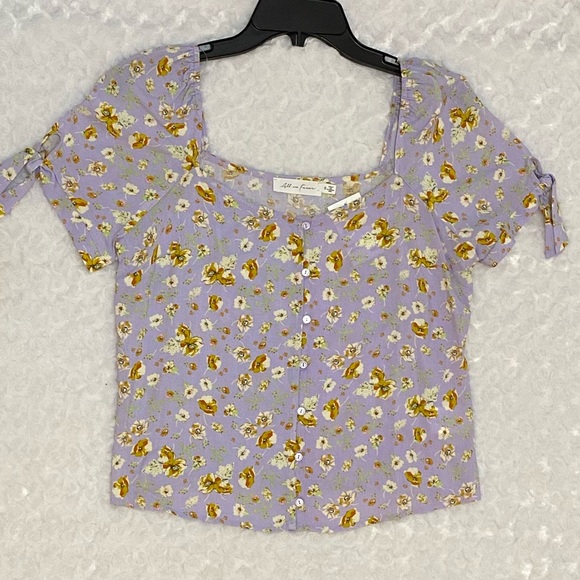 All in Favor (Nordstrom) Ladies Lavender Floral Print Casual Short Sleeve Top-S - Picture 1 of 10